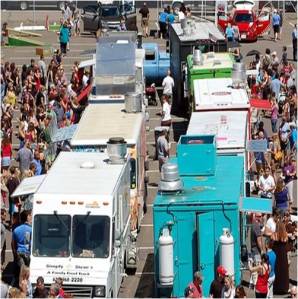 Many cities around in the US host a weekly event where food truck vendors gather at one location from lunch until early dinner. The event, called Food Truck Roundup, takes place at different lots across the city each week to attract customers from different areas. 